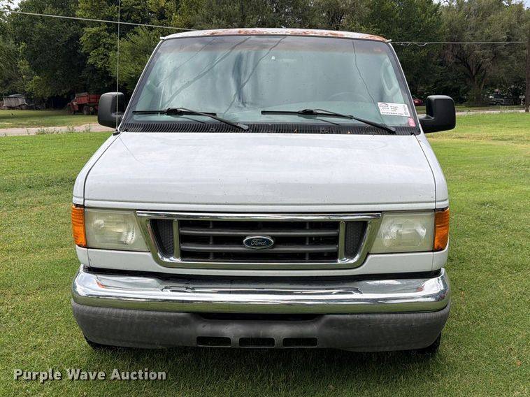image for item FH6355 2004 Ford E150 van