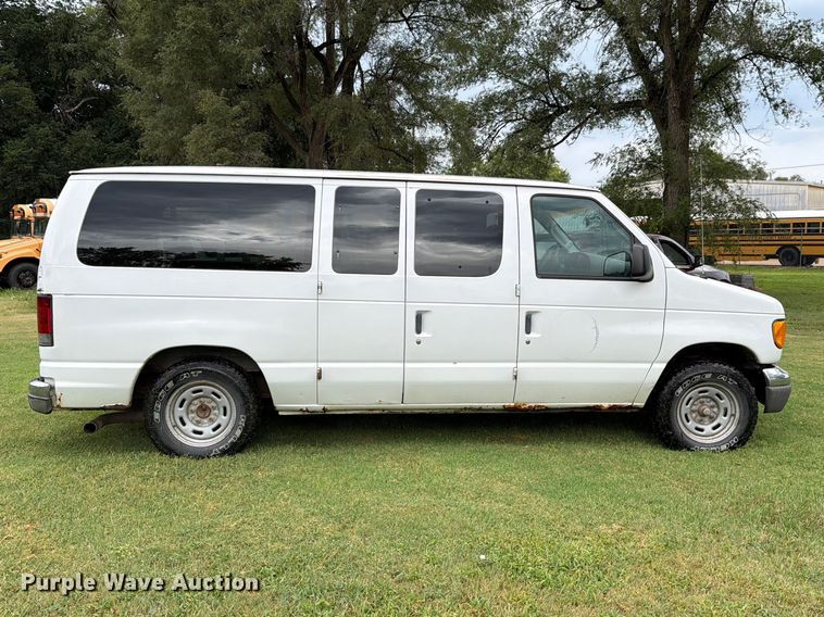 image for item FH6355 2004 Ford E150 van