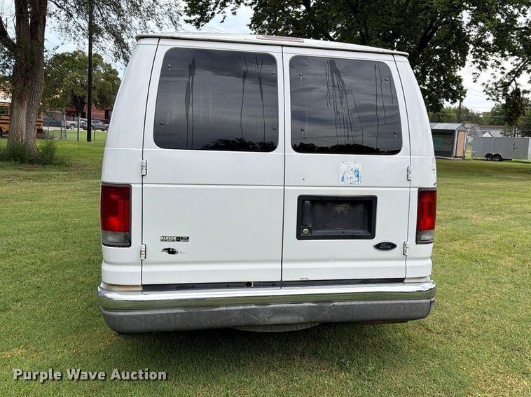 image for item FH6355 2004 Ford E150 van