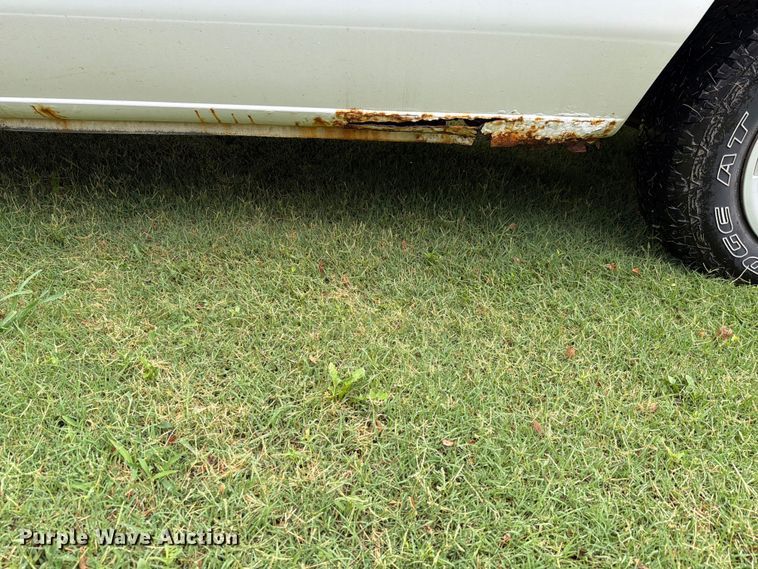 image for item FH6355 2004 Ford E150 van