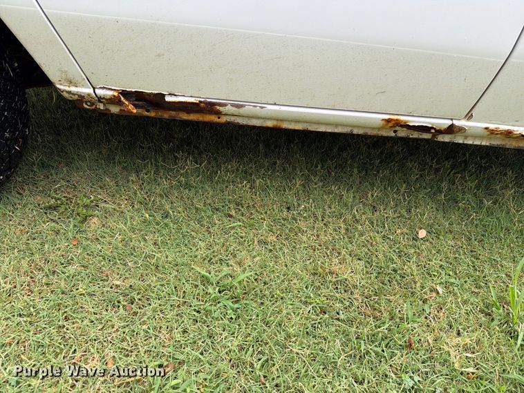 image for item FH6355 2004 Ford E150 van