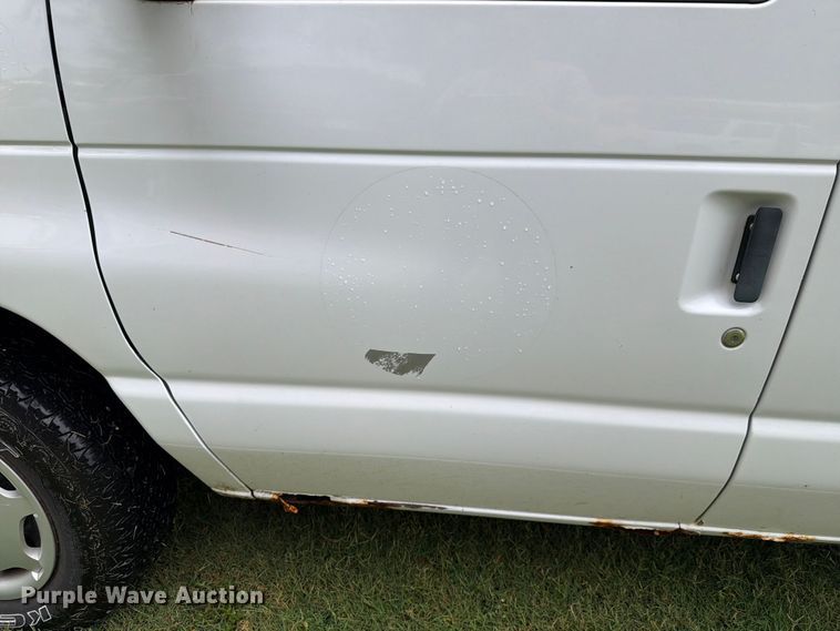 image for item FH6355 2004 Ford E150 van