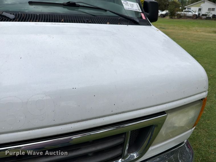 image for item FH6355 2004 Ford E150 van