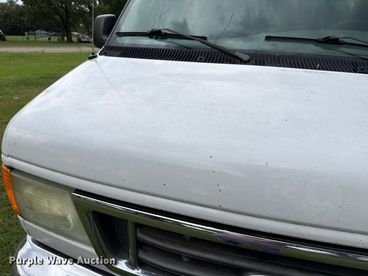 image for item FH6355 2004 Ford E150 van