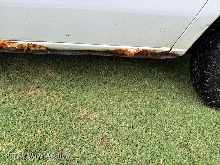 image for item FH6355 2004 Ford E150 van