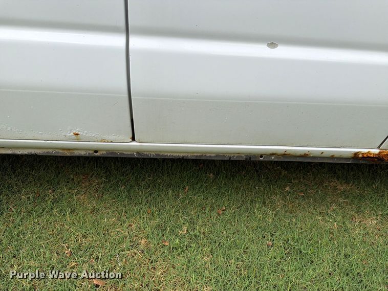 image for item FH6355 2004 Ford E150 van