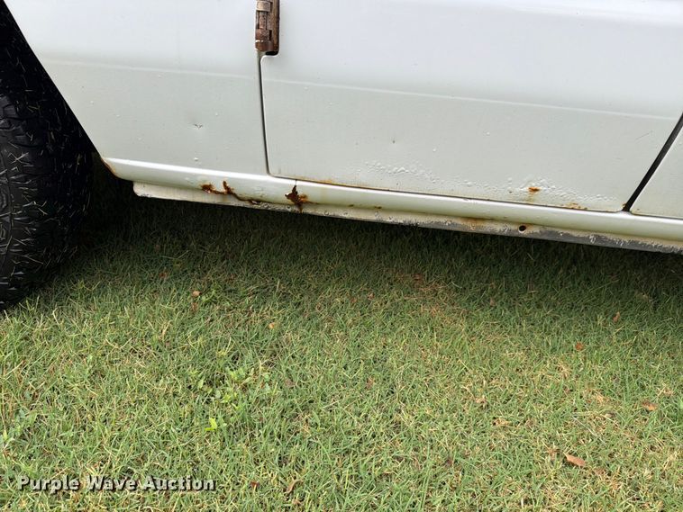 image for item FH6355 2004 Ford E150 van