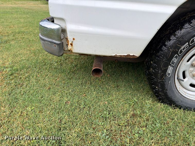 image for item FH6355 2004 Ford E150 van
