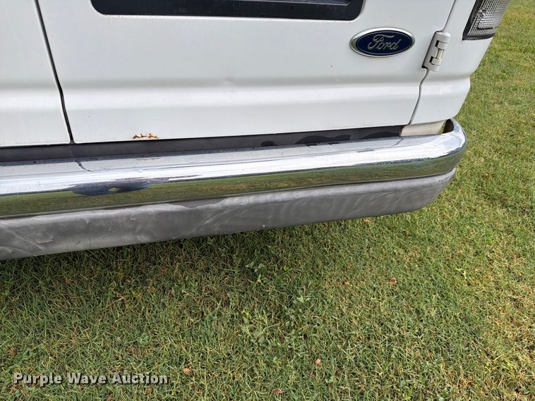 image for item FH6355 2004 Ford E150 van