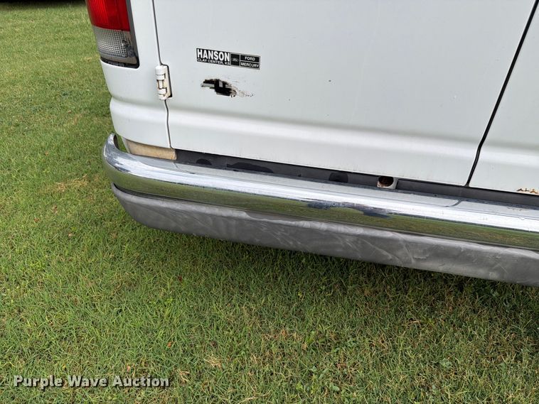 image for item FH6355 2004 Ford E150 van