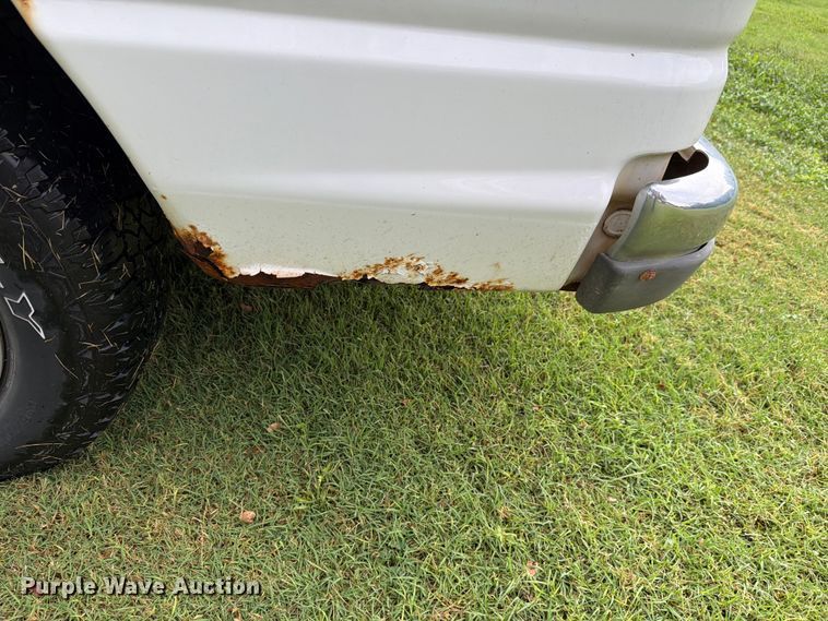 image for item FH6355 2004 Ford E150 van