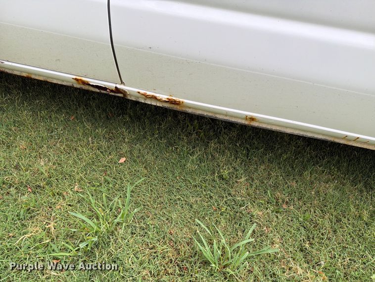 image for item FH6355 2004 Ford E150 van