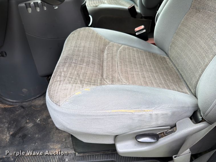 image for item FH6355 2004 Ford E150 van