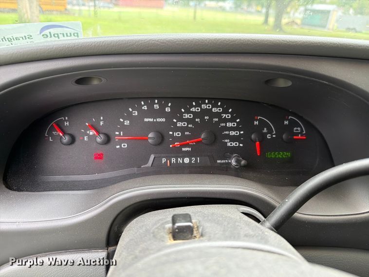 image for item FH6355 2004 Ford E150 van