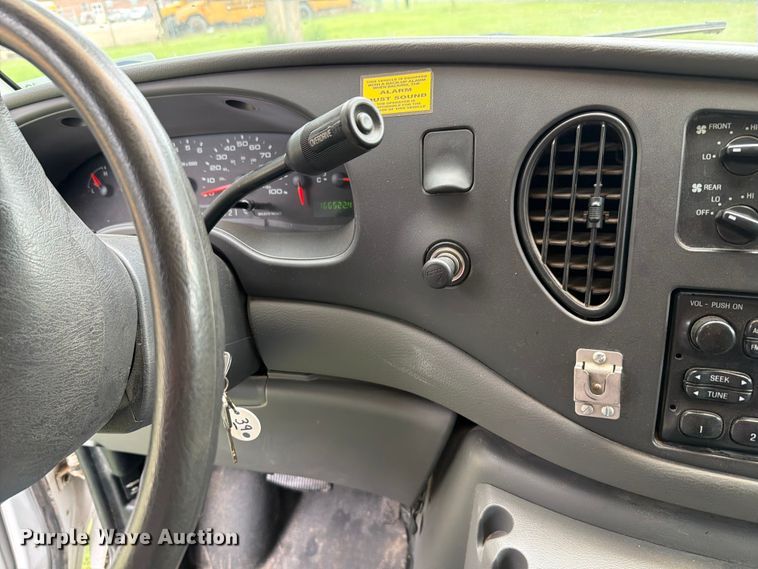 image for item FH6355 2004 Ford E150 van
