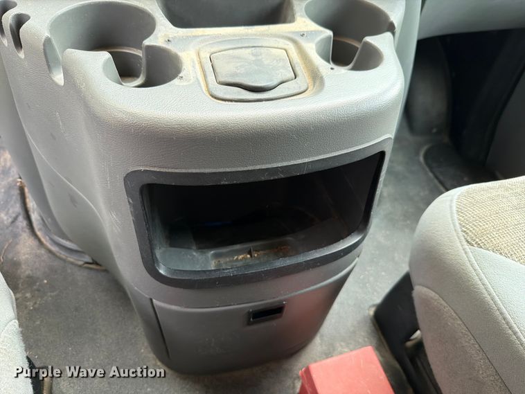 image for item FH6355 2004 Ford E150 van