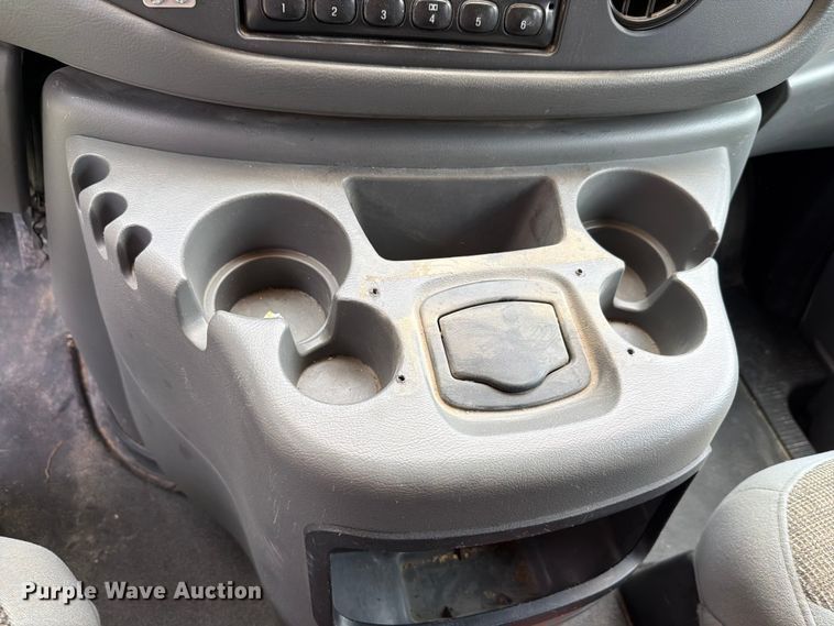 image for item FH6355 2004 Ford E150 van
