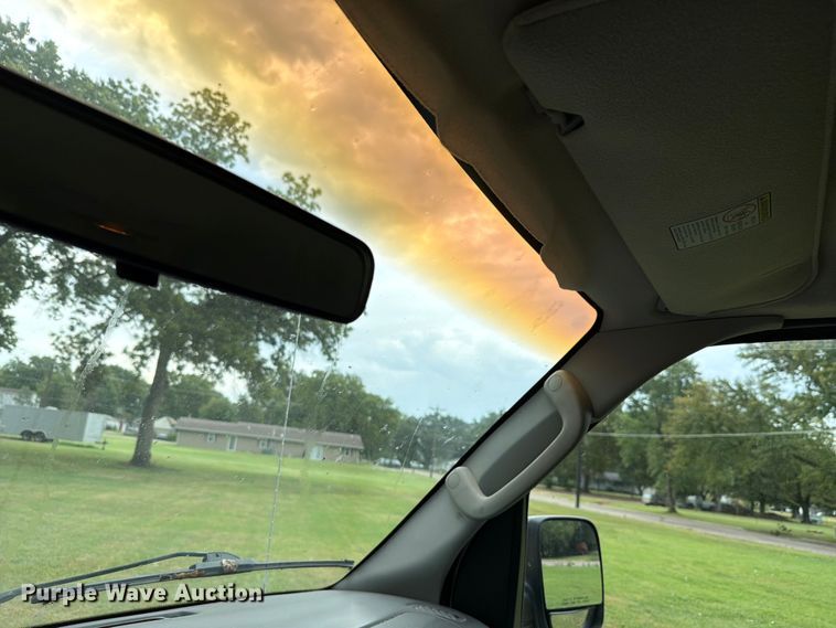 image for item FH6355 2004 Ford E150 van