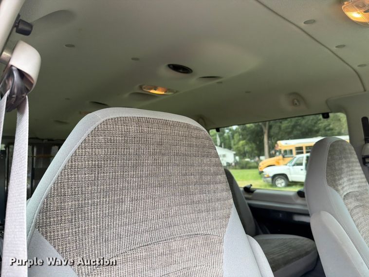 image for item FH6355 2004 Ford E150 van
