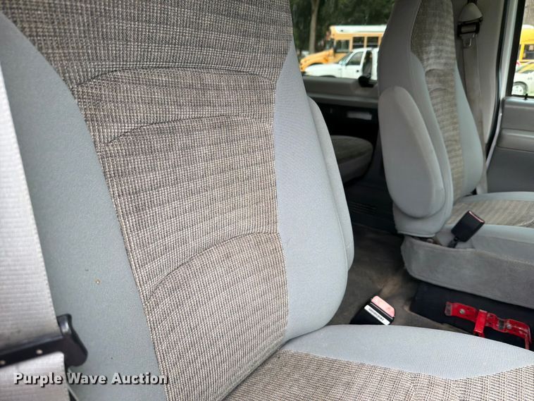 image for item FH6355 2004 Ford E150 van