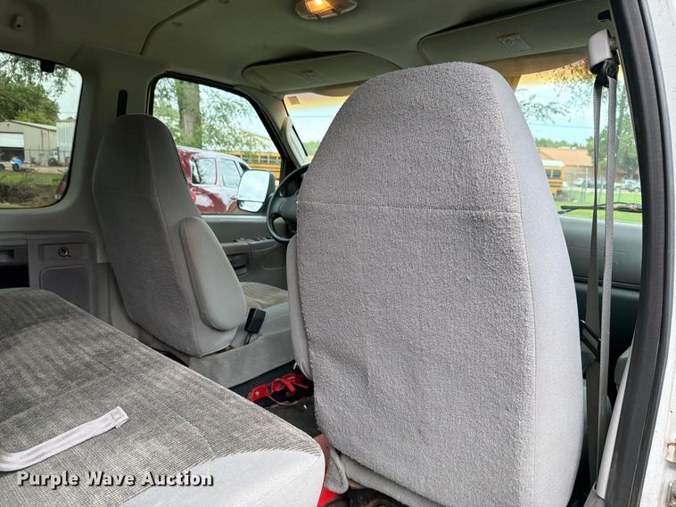 image for item FH6355 2004 Ford E150 van