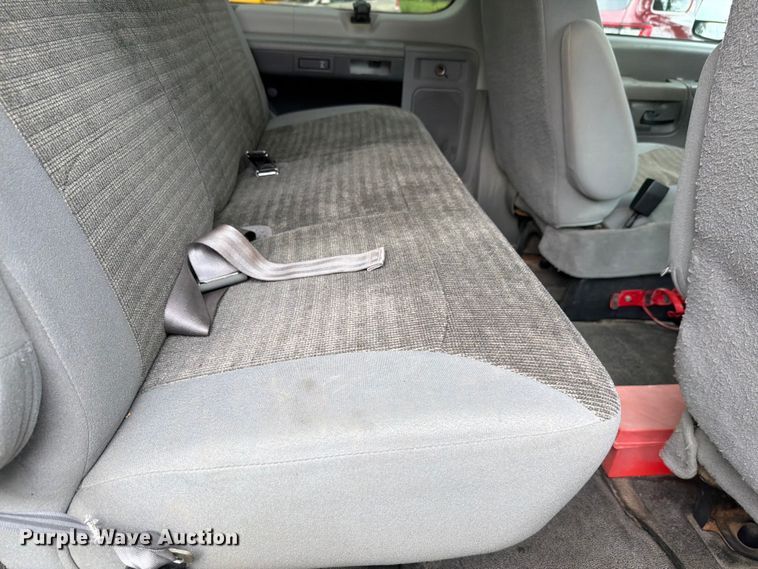 image for item FH6355 2004 Ford E150 van