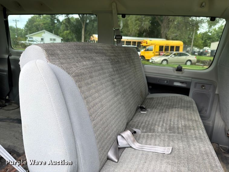 image for item FH6355 2004 Ford E150 van