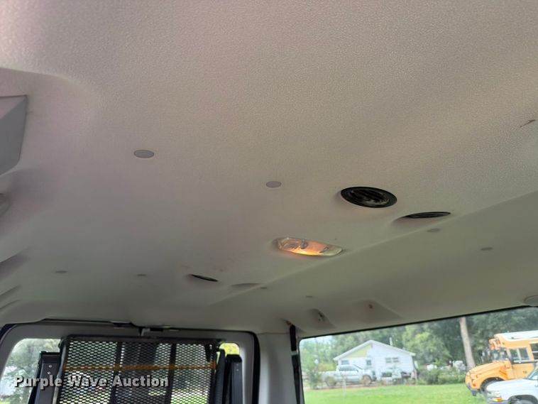 image for item FH6355 2004 Ford E150 van
