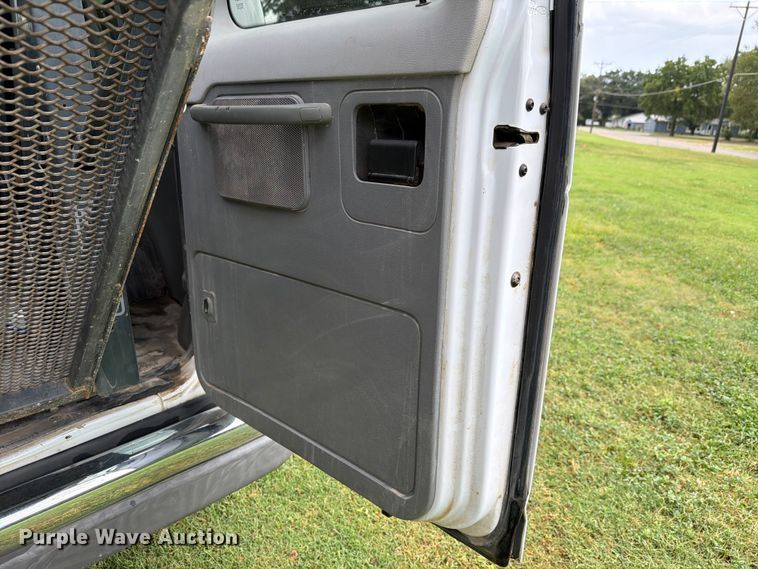 image for item FH6355 2004 Ford E150 van