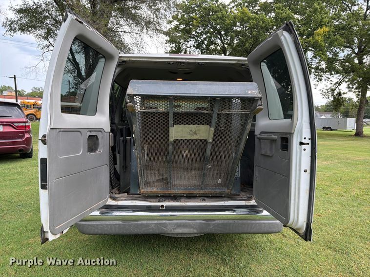 image for item FH6355 2004 Ford E150 van