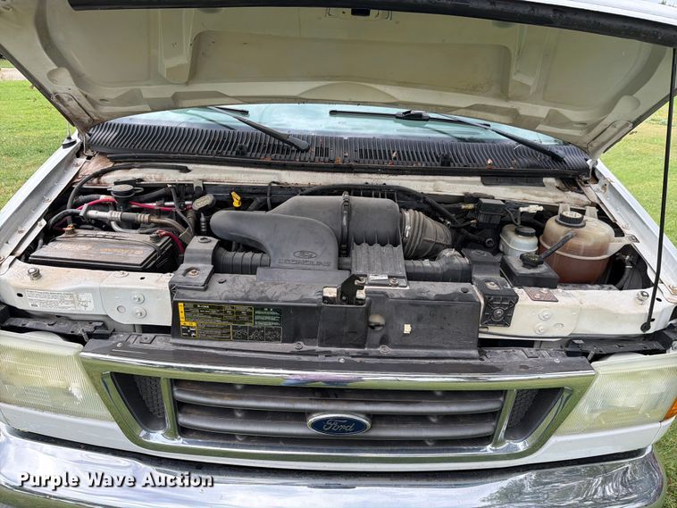 image for item FH6355 2004 Ford E150 van