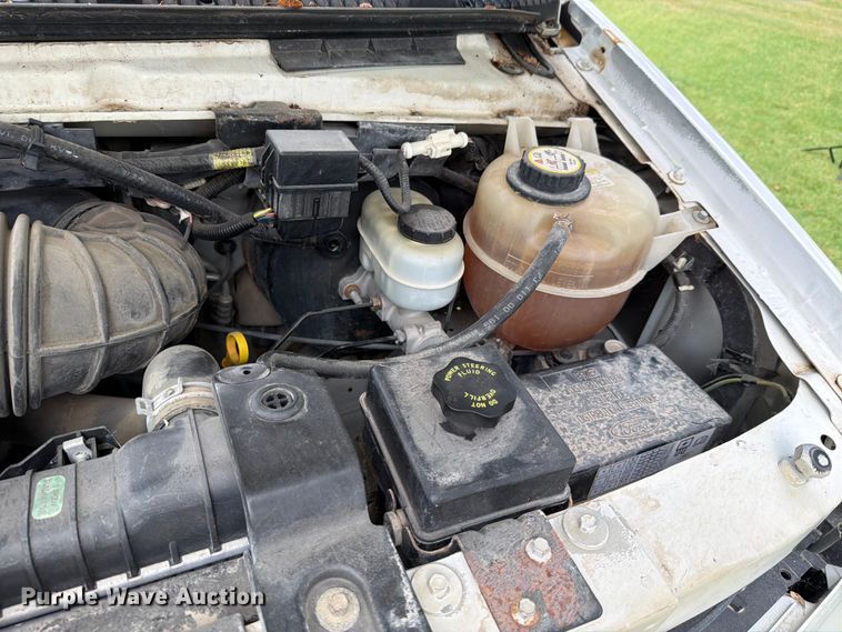 image for item FH6355 2004 Ford E150 van