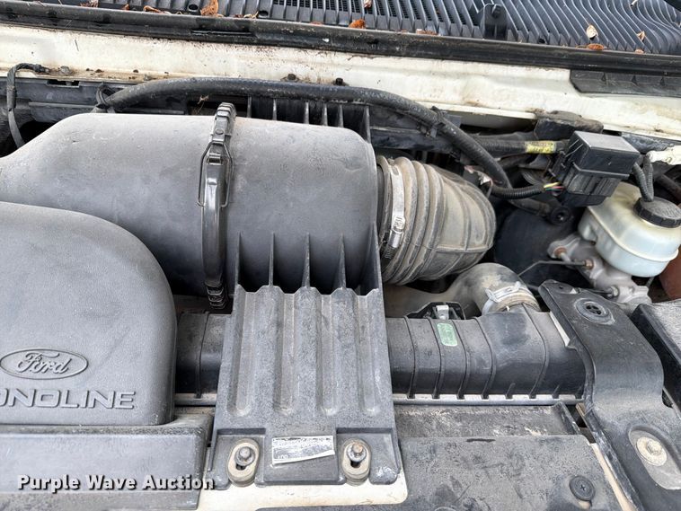 image for item FH6355 2004 Ford E150 van