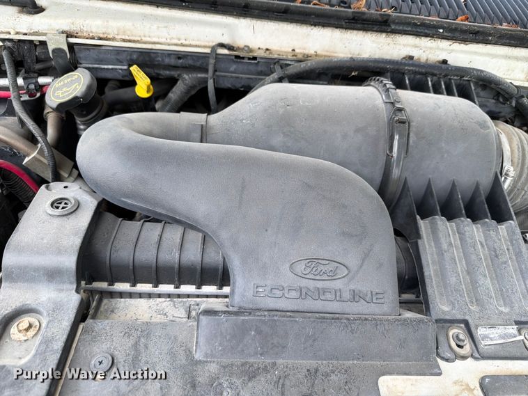 image for item FH6355 2004 Ford E150 van