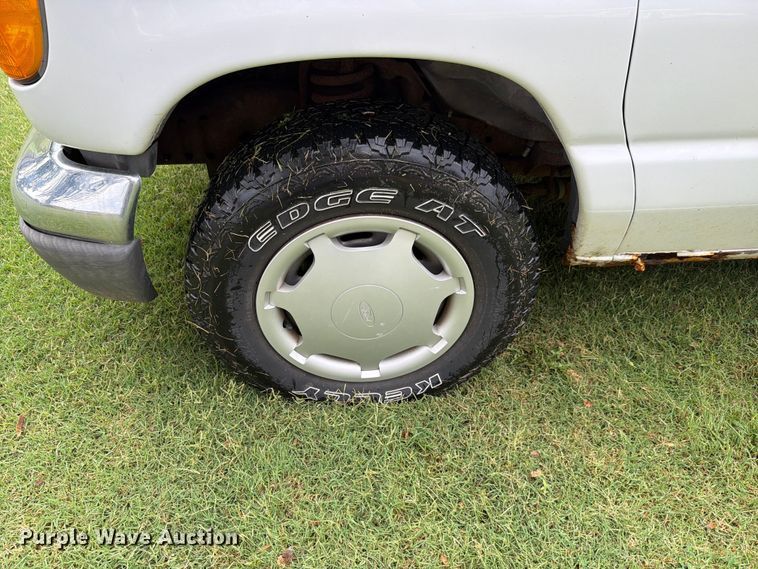 image for item FH6355 2004 Ford E150 van