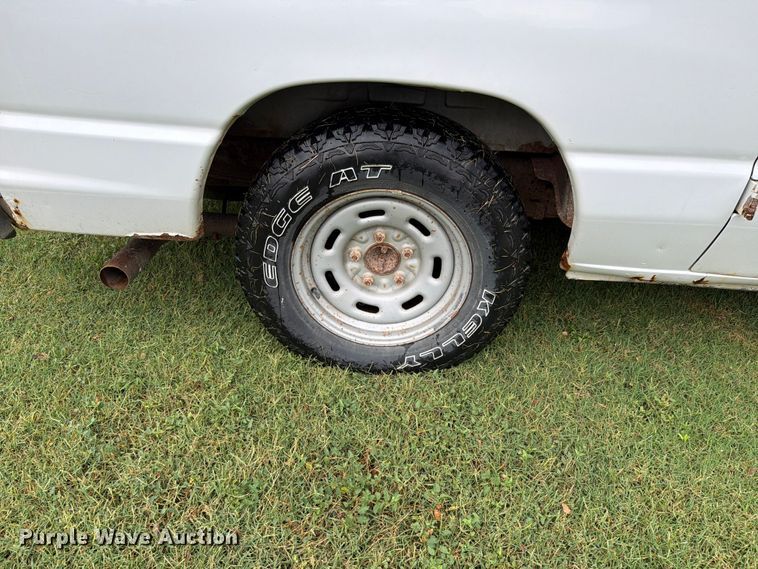 image for item FH6355 2004 Ford E150 van