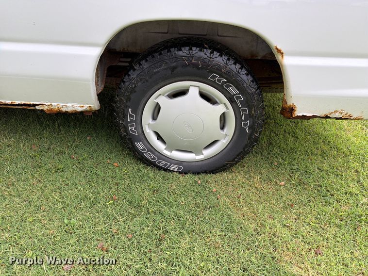 image for item FH6355 2004 Ford E150 van