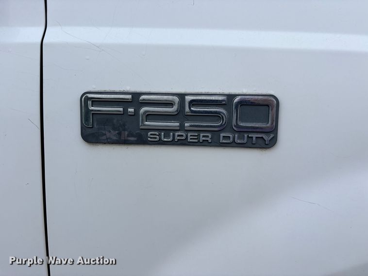 image for item FK2059 2002 Ford F250 Super Duty pickup truck