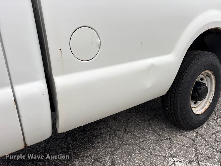 image for item FK2059 2002 Ford F250 Super Duty pickup truck