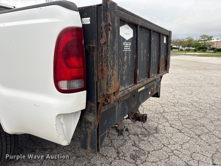 image for item FK2059 2002 Ford F250 Super Duty pickup truck