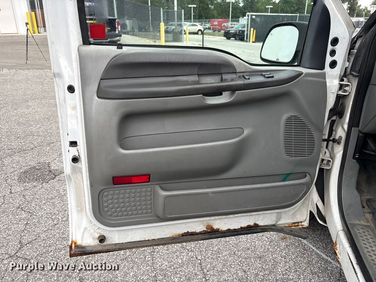 image for item FK2059 2002 Ford F250 Super Duty pickup truck