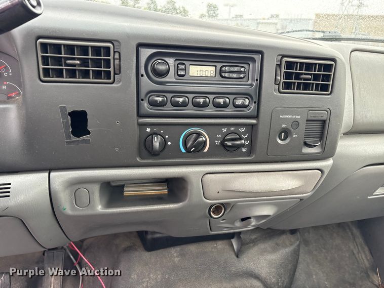 image for item FK2059 2002 Ford F250 Super Duty pickup truck