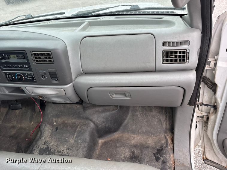 image for item FK2059 2002 Ford F250 Super Duty pickup truck