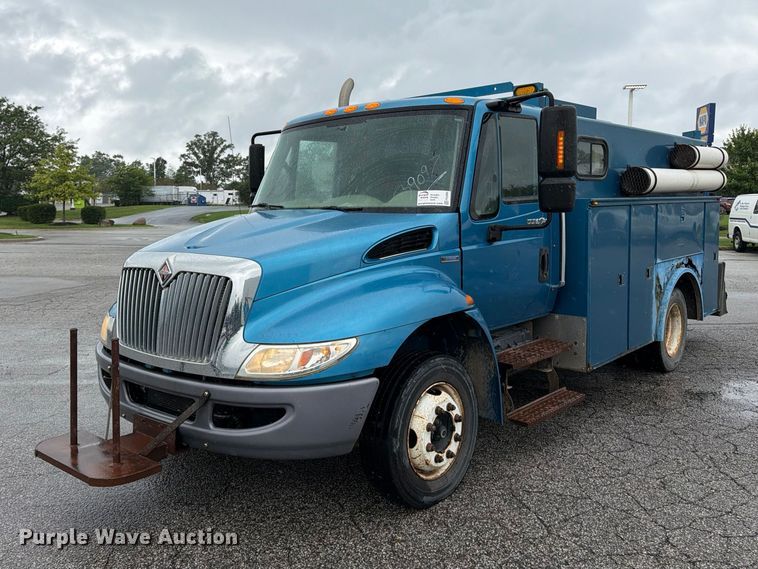 2009 International 4300 utility / service truck