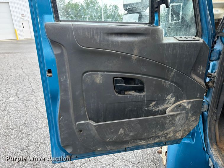 image for item FK2060 2009 International 4300 utility / service truck