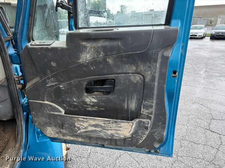 image for item FK2060 2009 International 4300 utility / service truck