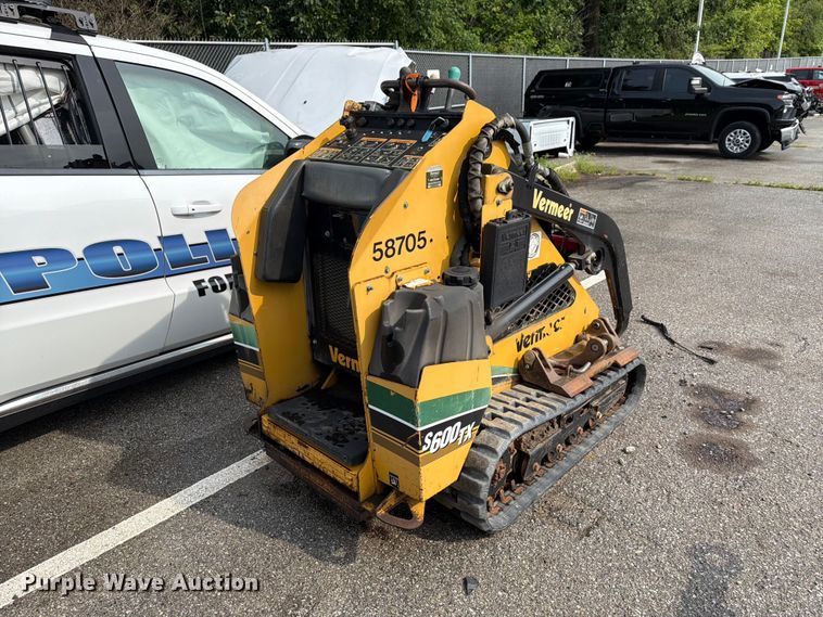 image for item FK2064 2008 Vermeer S600TX compact utility loader