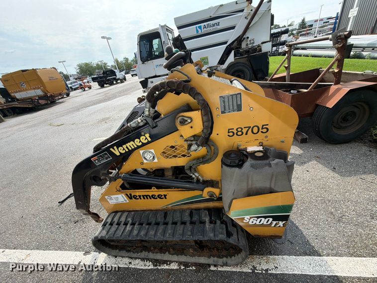 image for item FK2064 2008 Vermeer S600TX compact utility loader