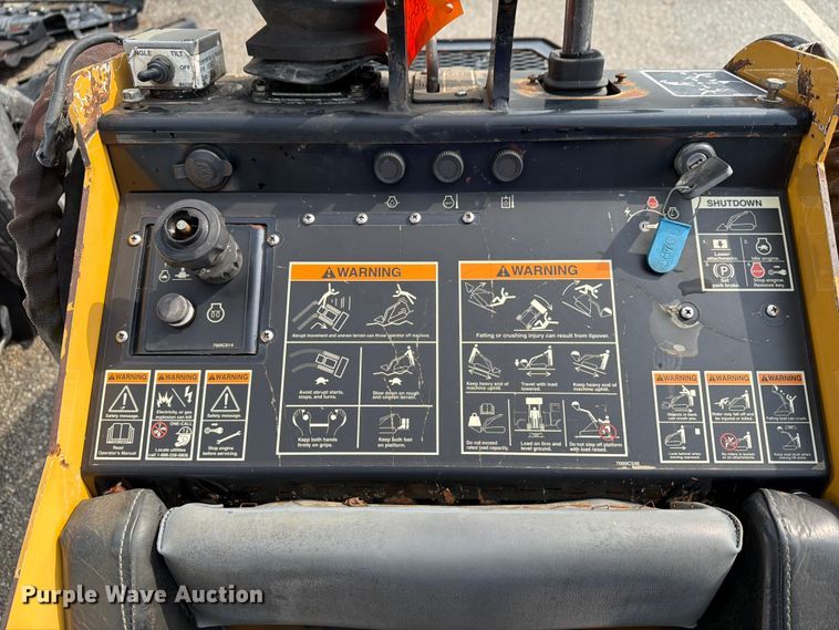 image for item FK2064 2008 Vermeer S600TX compact utility loader