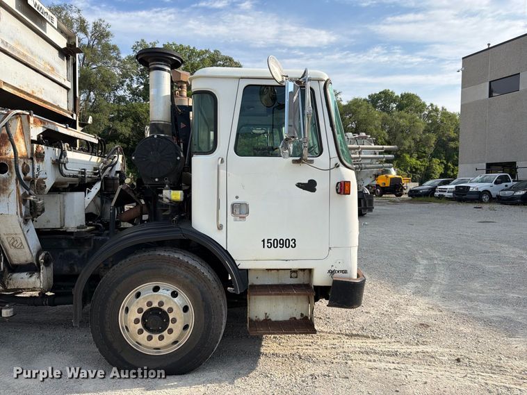 image for item FK3348 2009 Autocar Xpeditor refuse truck